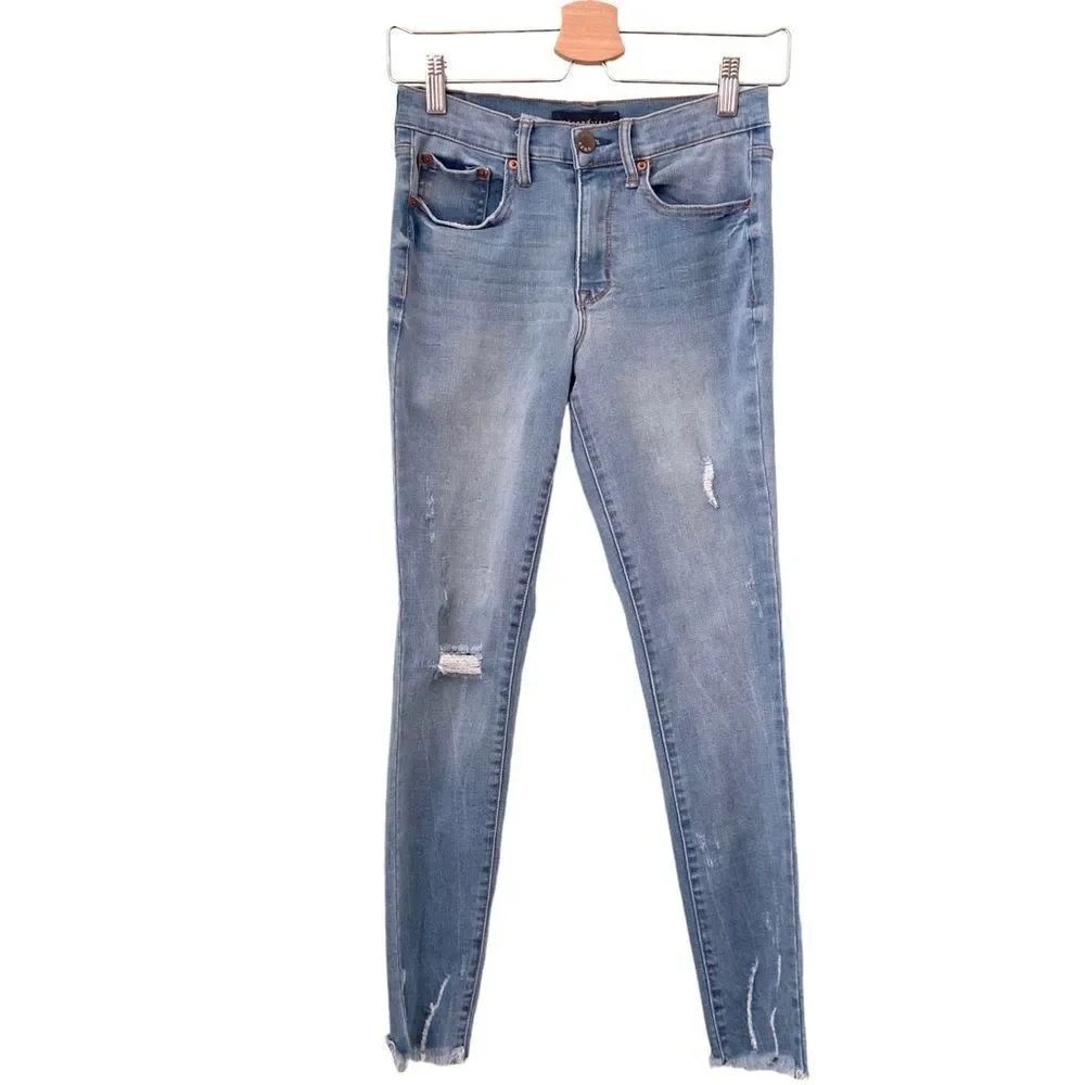 Aeropostale Distressed Skinny Jeans in Size 4